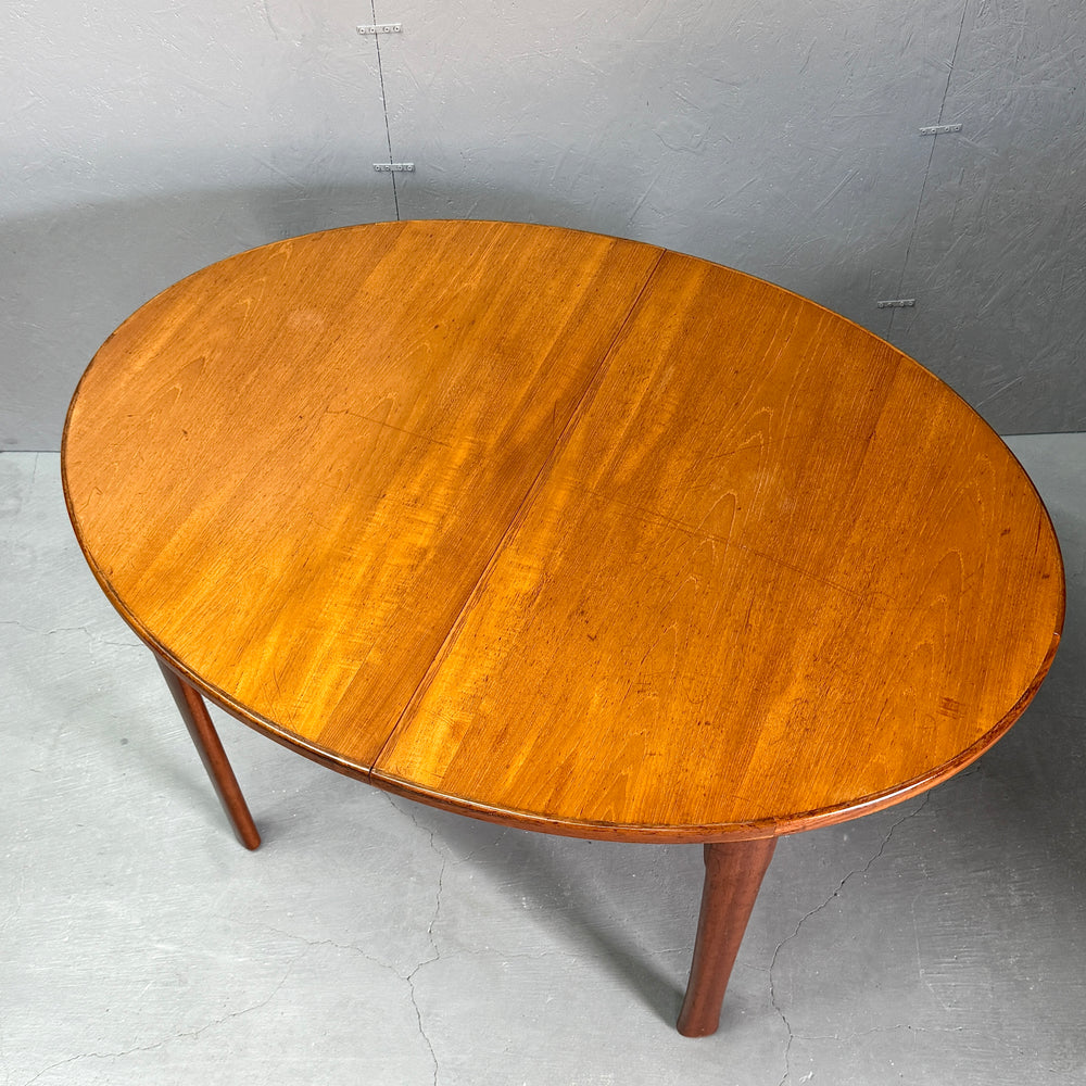 
                      
                        VINTAGE TEAK OVAL TABLE チークオーバルテーブル (401)
                      
                    