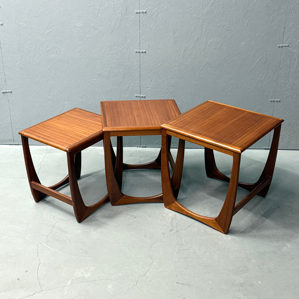 
                      
                        SUNELM Products (サンエルム・プロダクツ)
/ Teak Nest of Table チーク ネストテーブル
                      
                    