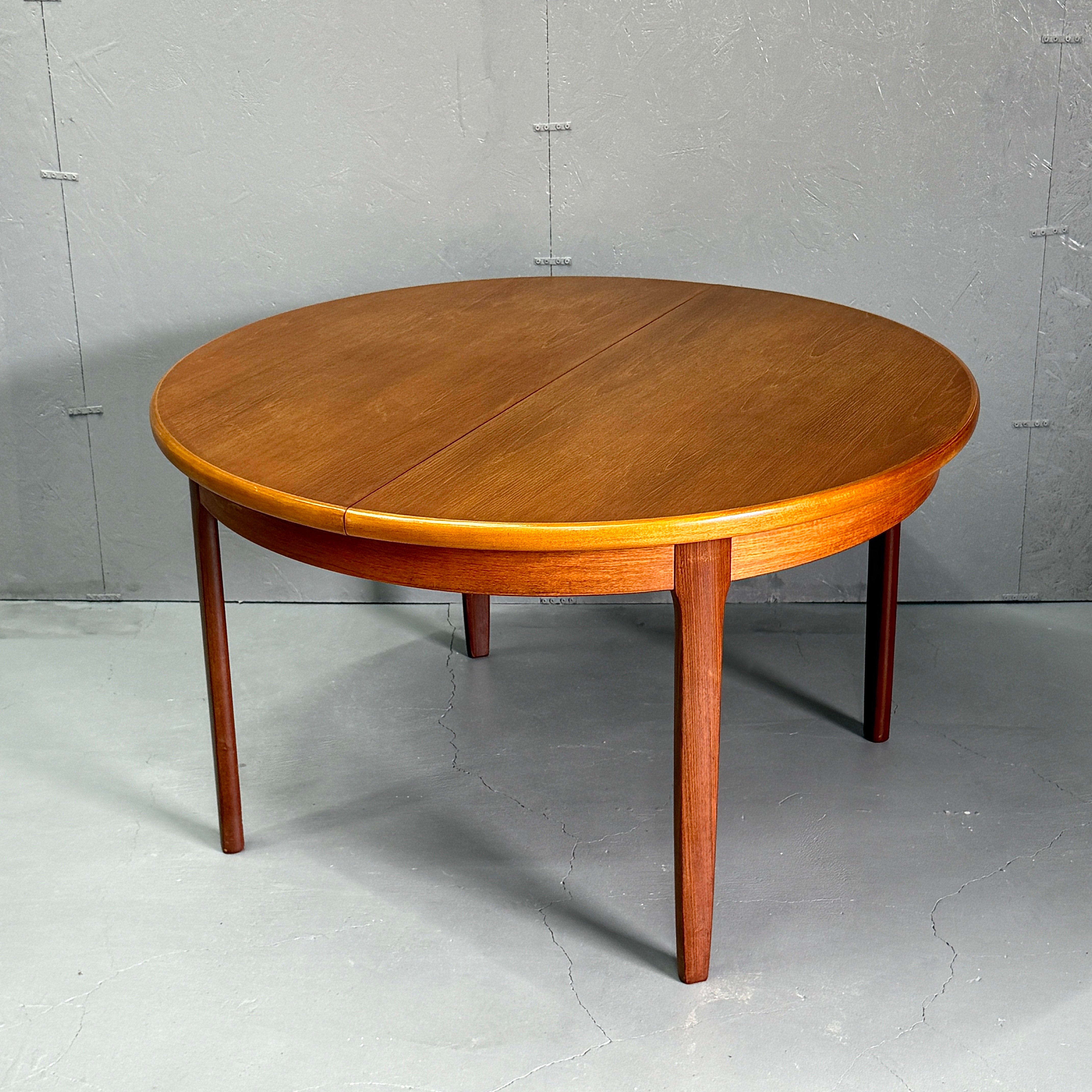 DANISH VINTAGE ROUND TABLE ダニッシュヴィンテージ ラウンドテーブル
