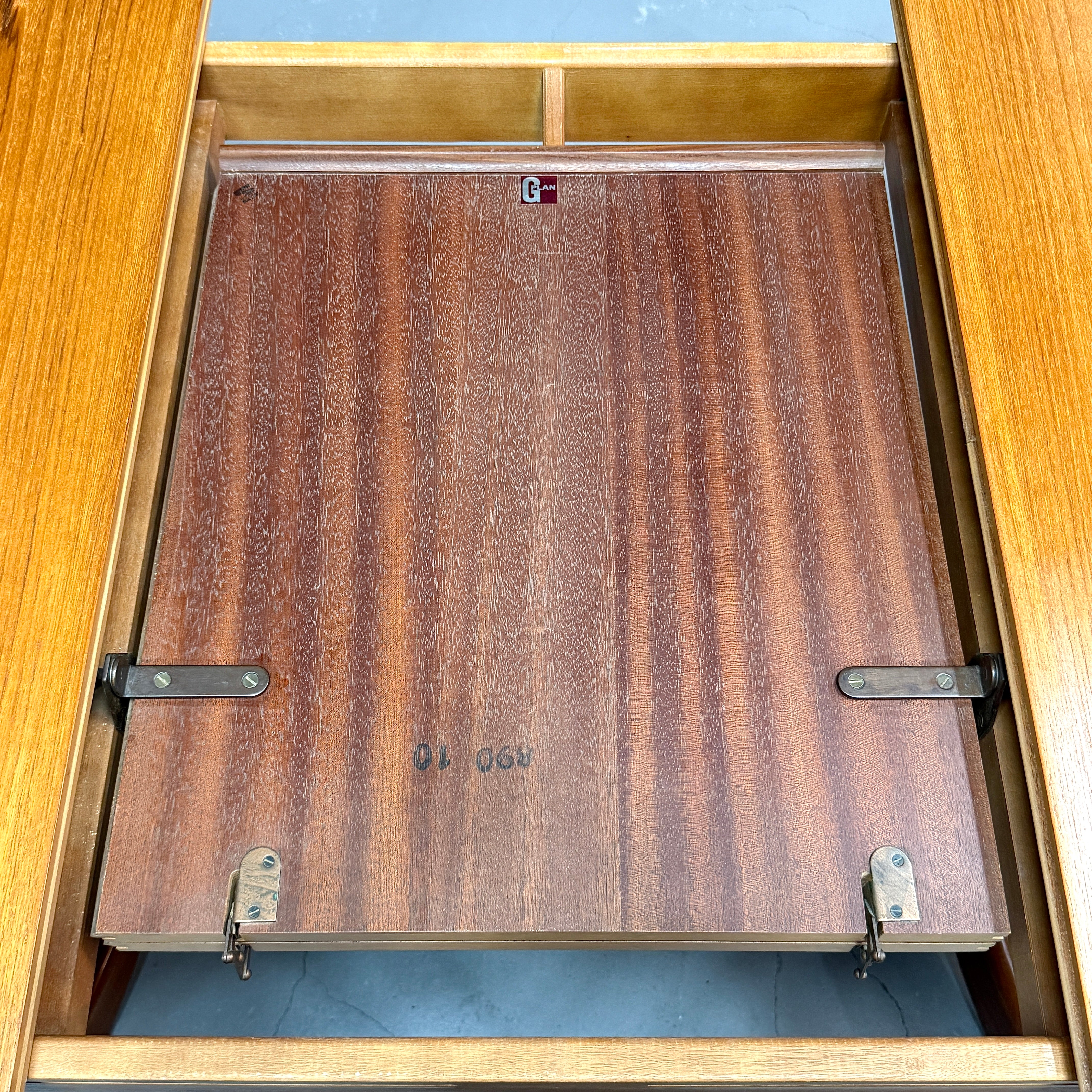 G-PLAN(ジープラン) / WHALE TAILE OVAL TABLE ホエールレッグ