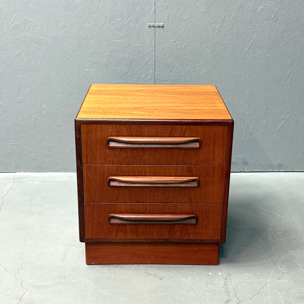 
                      
                        G-PLAN(ジープラン) / Fresco 3-Drawer Chest フレスコ 3段チェスト (501)
                      
                    