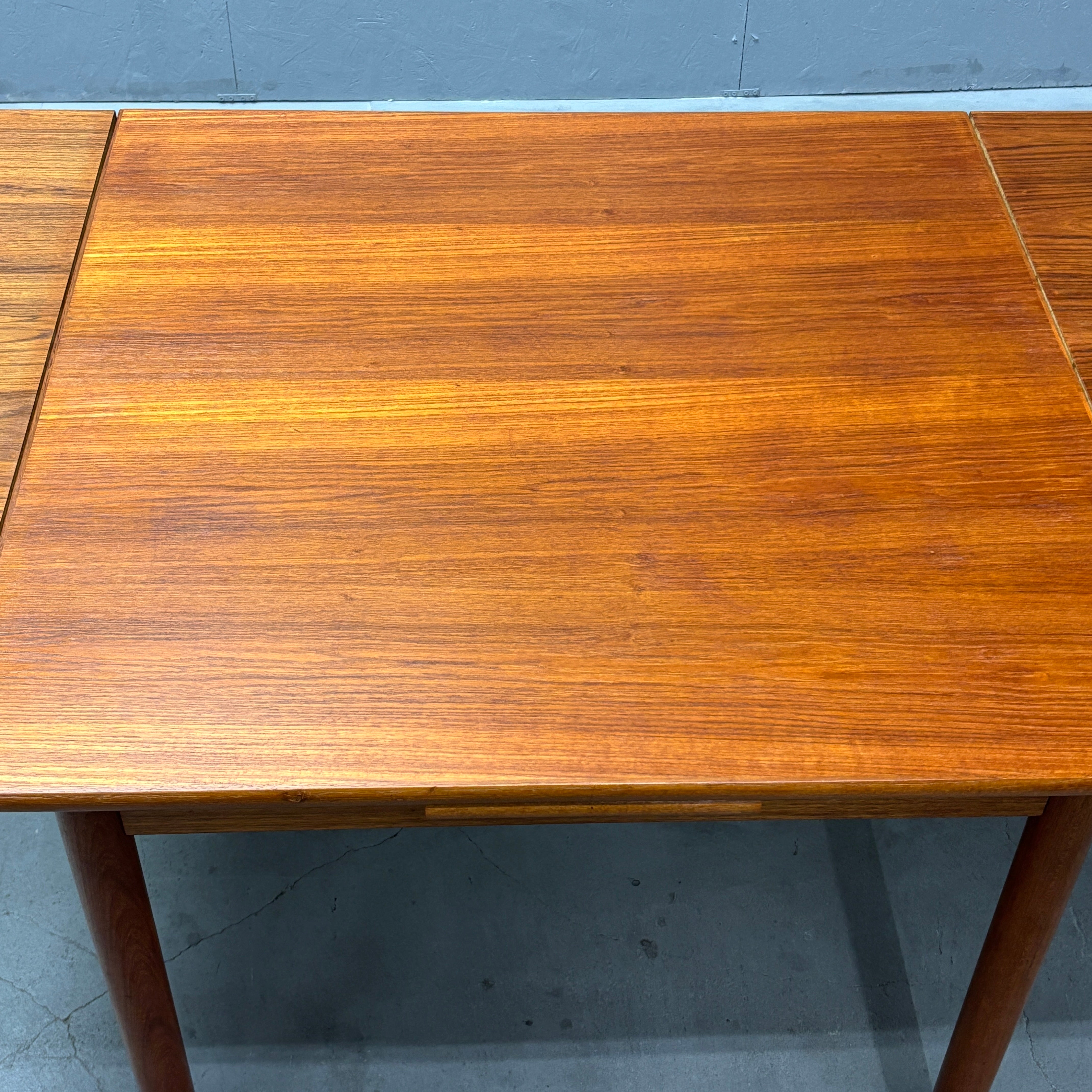 Danish Vintage / Draw-Leaf Dining Table デンマークヴィンテージ