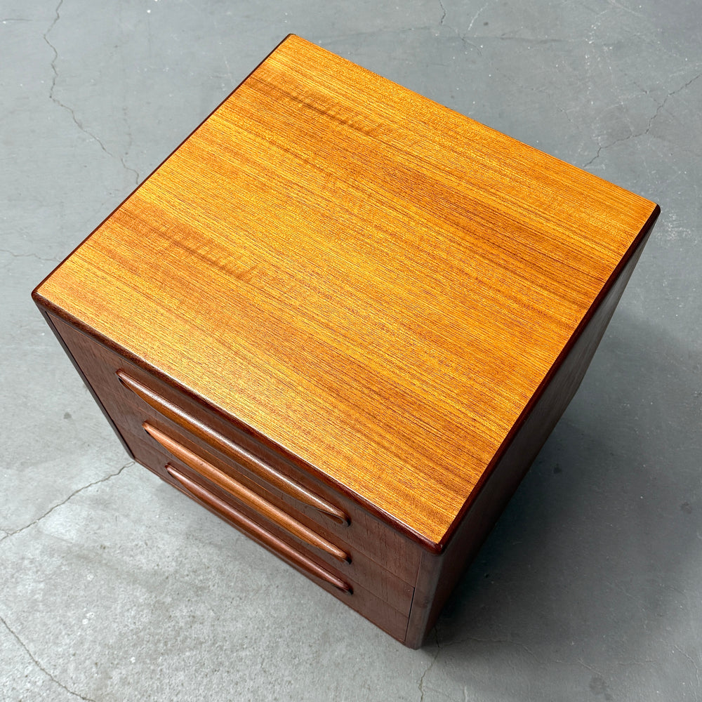 
                      
                        G-PLAN(ジープラン) / Fresco 3-Drawer Chest フレスコ 3段チェスト (501)
                      
                    