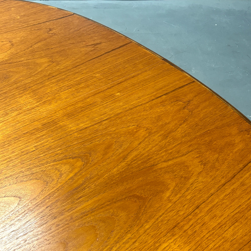 
                      
                        G-PLAN(ジープラン) / WHALE TAILE OVAL TABLE ホエールレッグ オーバルダイニングテーブル (301)
                      
                    