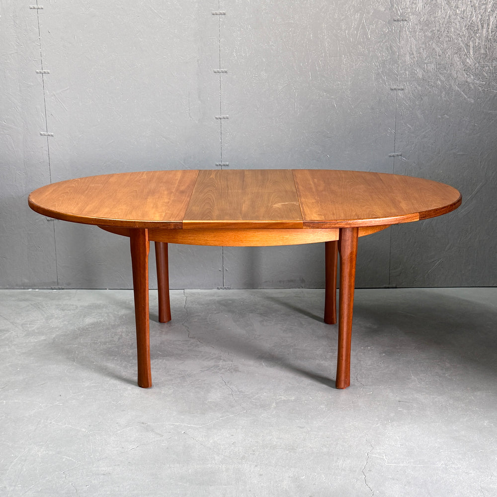 
                      
                        VINTAGE TEAK OVAL TABLE チークオーバルテーブル (401)
                      
                    