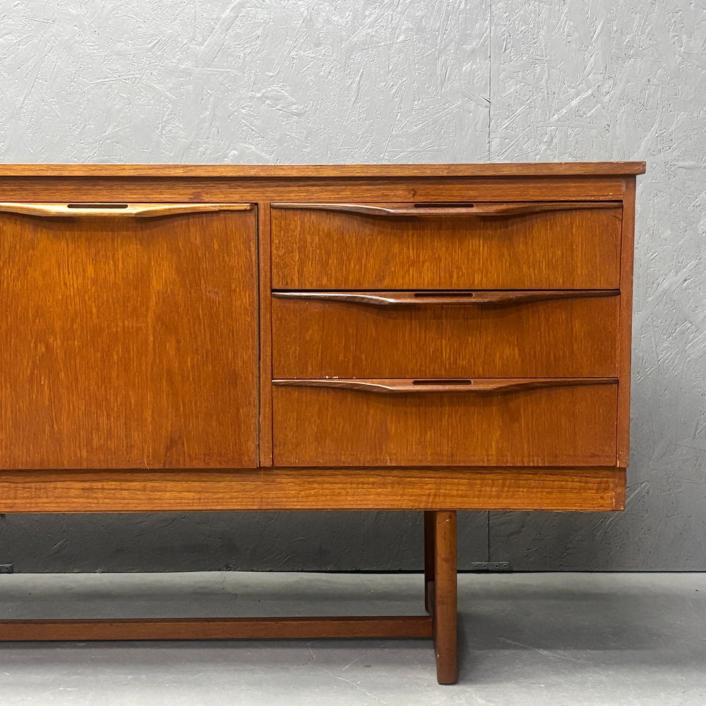
                      
                        Stonehill(ストーンヒル) / Vintage Sideboard (401)
                      
                    