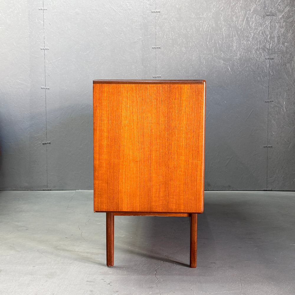 
                      
                        G-PLAN(ジープラン) / Fresco Sideboard フレスコ サイドボード (503)
                      
                    