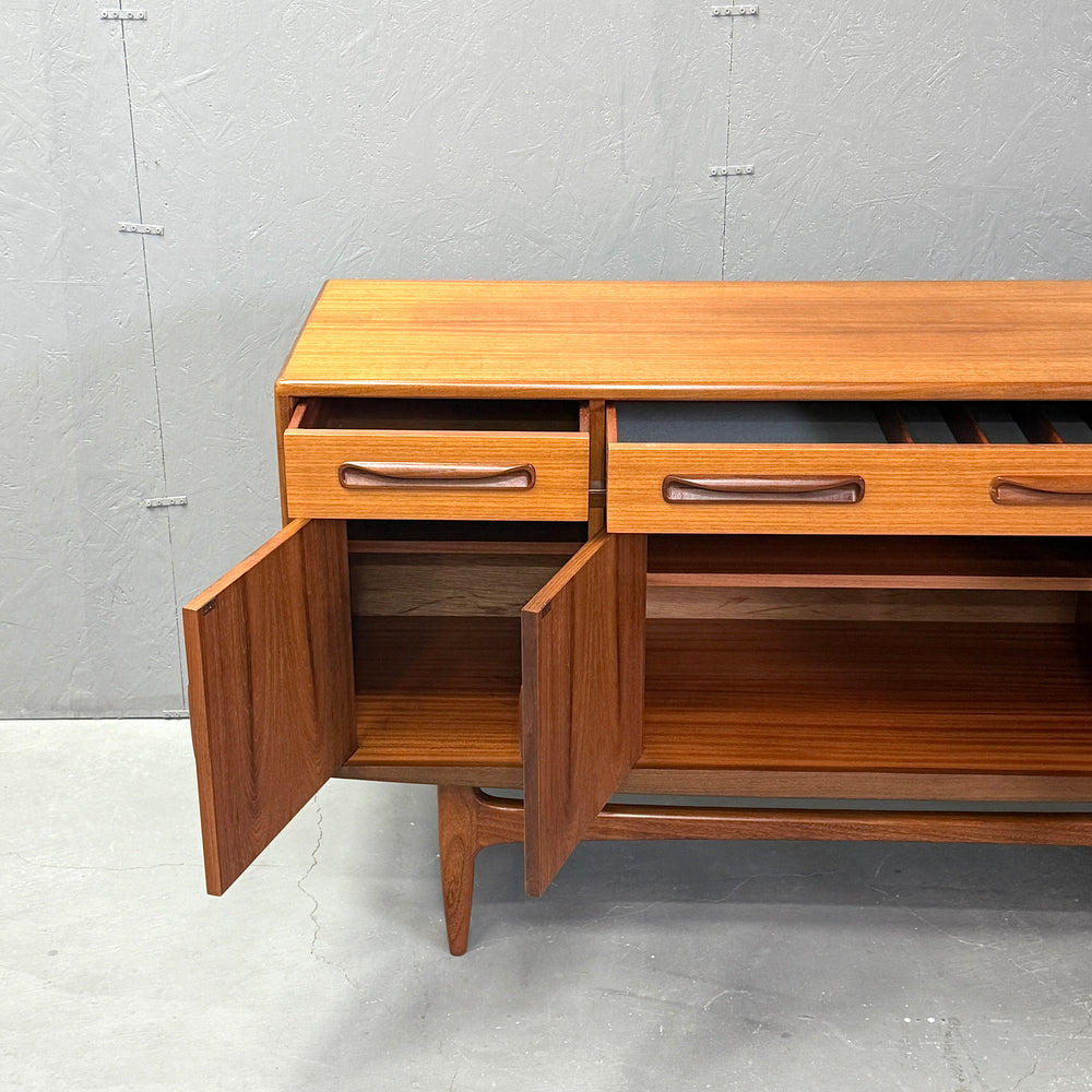 
                      
                        G-PLAN(ジープラン) / Fresco Sideboard フレスコ サイドボード (501)
                      
                    