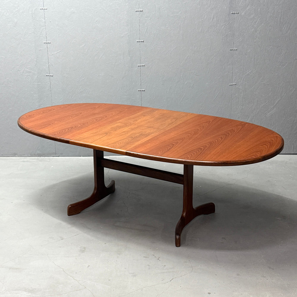 
                      
                        G-PLAN(ジープラン) / WHALE TAILE OVAL TABLE ホエールレッグ オーバルダイニングテーブル (401)
                      
                    