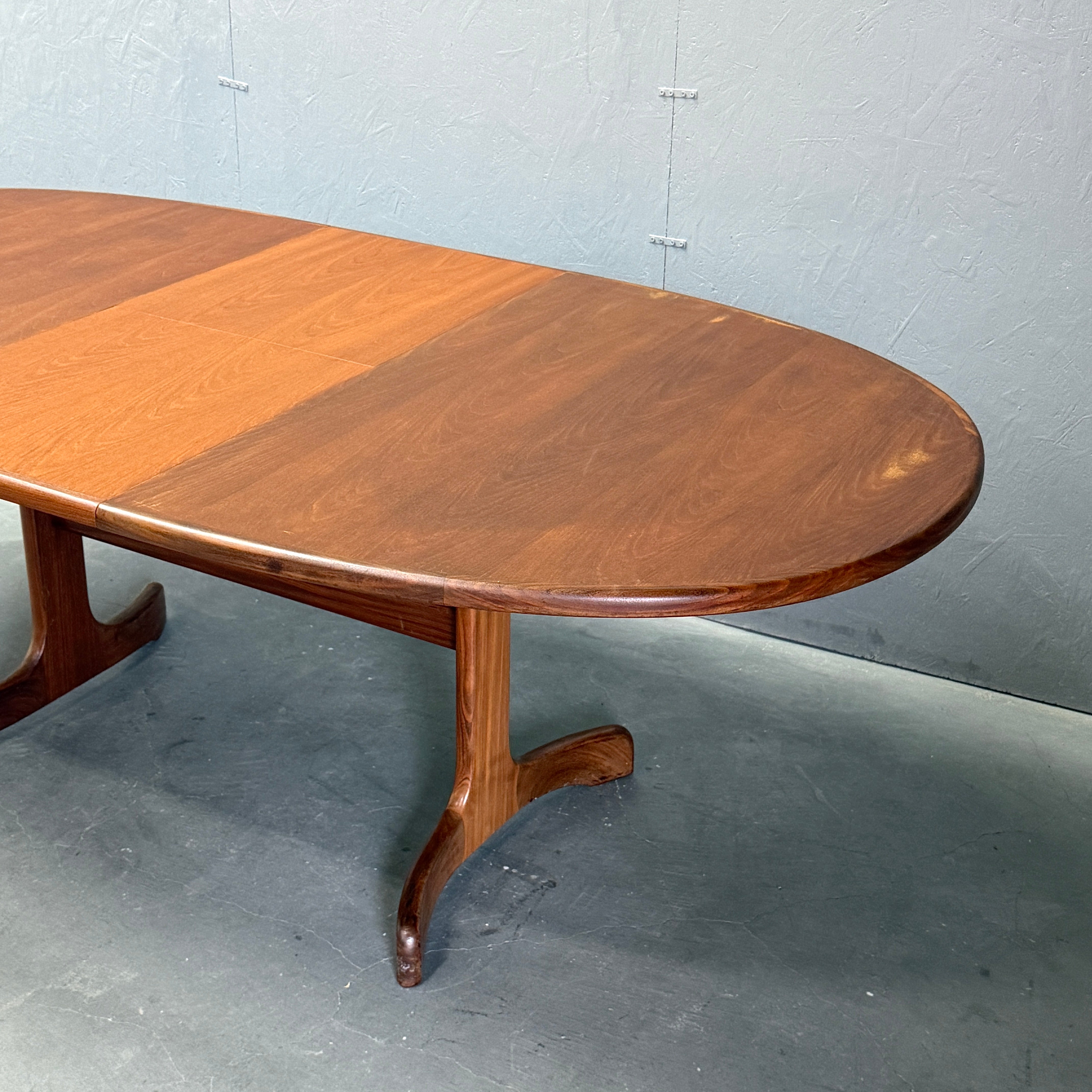 G-PLAN(ジープラン) / WHALE TAILE OVAL TABLE ホエールレッグ