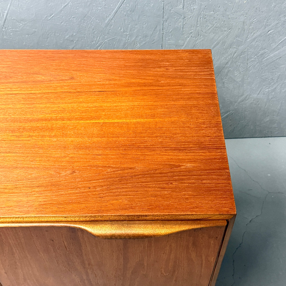 
                      
                        A.H.McINTOSH(マッキントッシュ) /  DUNVEGAN Sideboard (402)
                      
                    