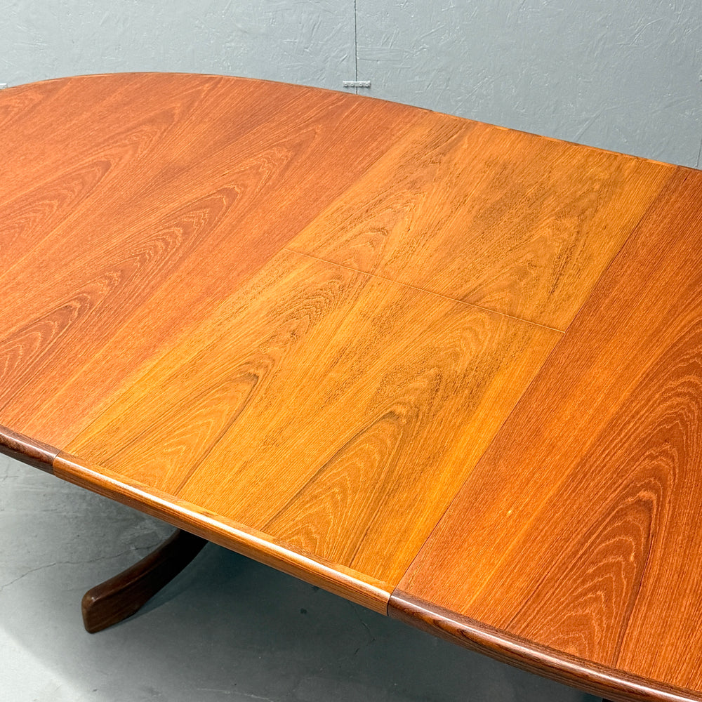 
                      
                        G-PLAN(ジープラン) / WHALE TAILE OVAL TABLE ホエールレッグ オーバルダイニングテーブル (401)
                      
                    