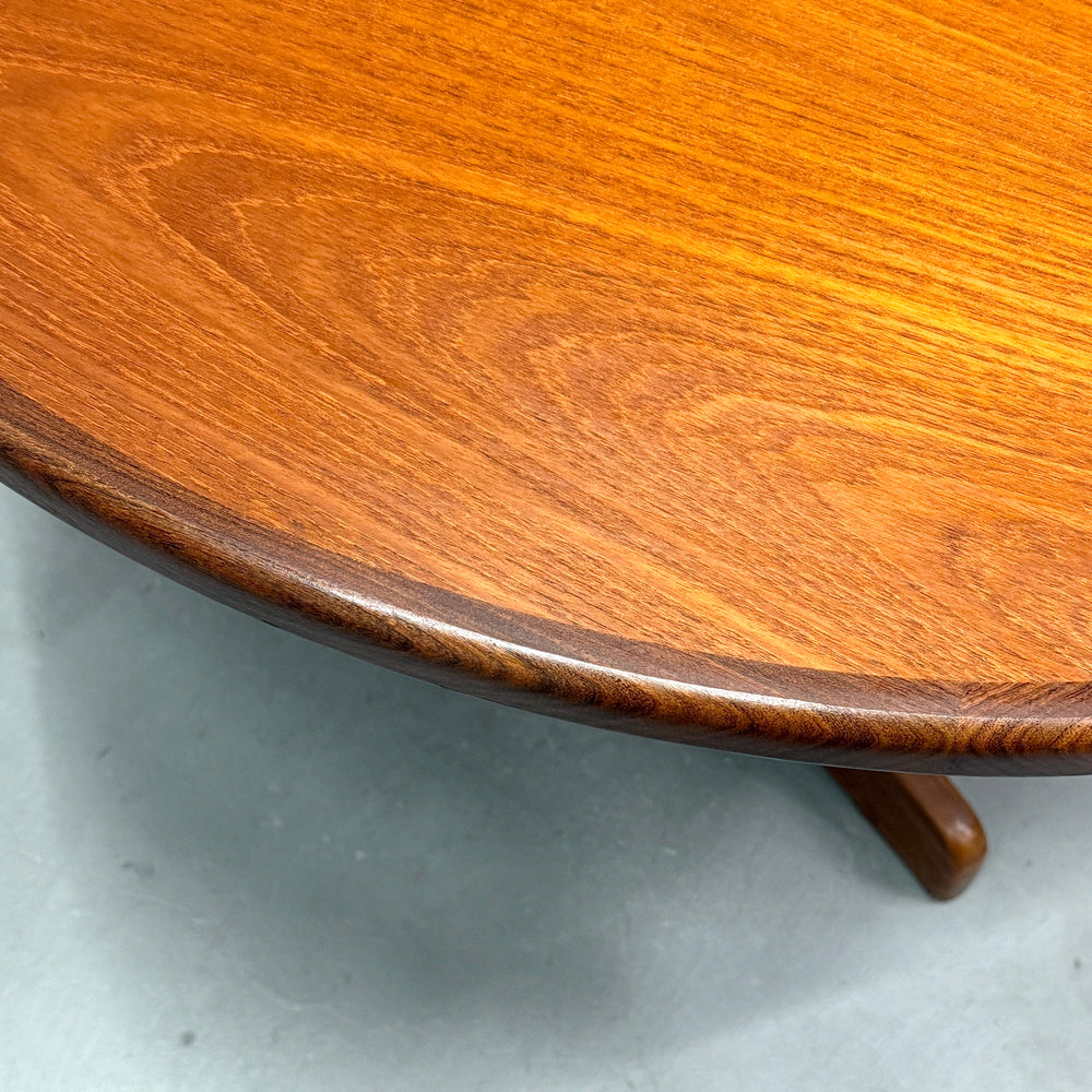 
                      
                        G-PLAN(ジープラン) / WHALE TAILE OVAL TABLE ホエールレッグ オーバルダイニングテーブル (401)
                      
                    