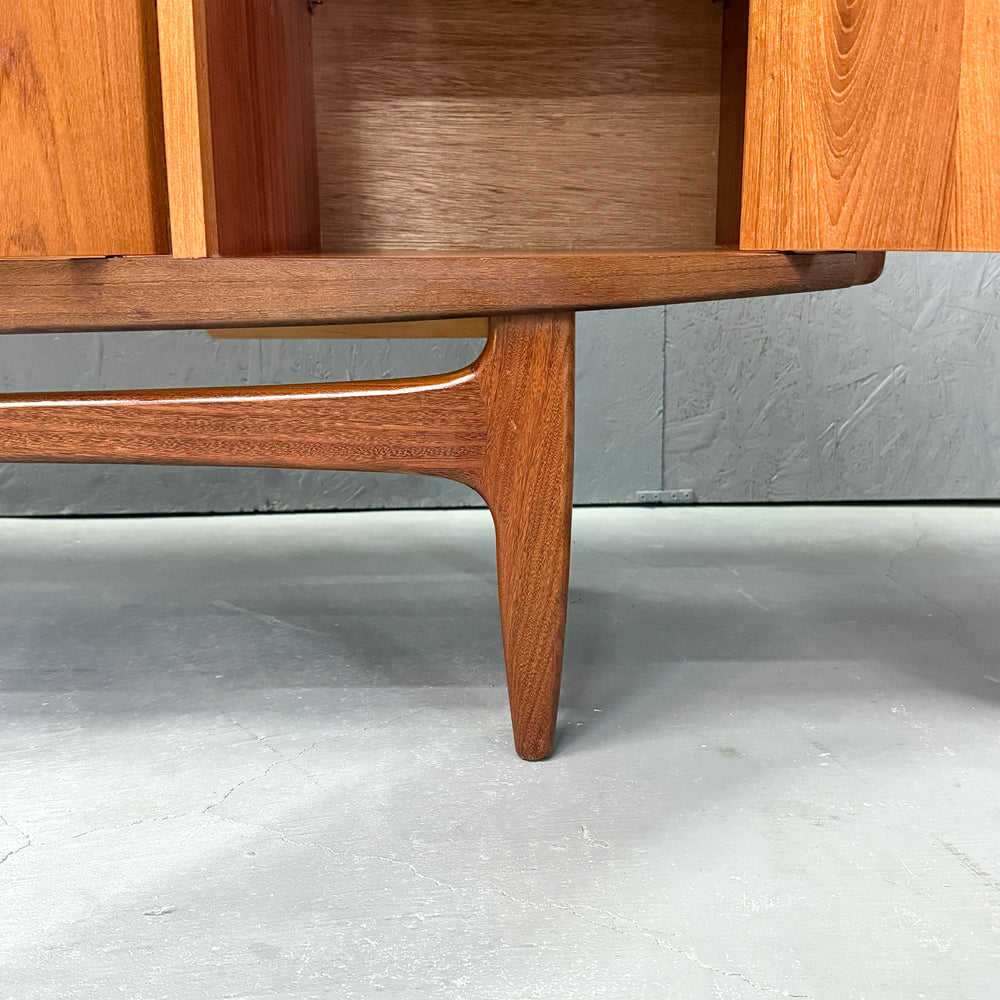 
                      
                        G-PLAN(ジープラン) / Fresco Sideboard フレスコ サイドボード (501)
                      
                    