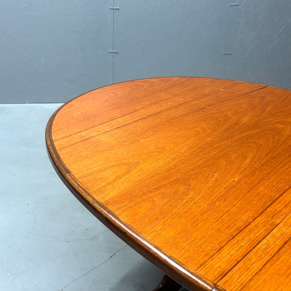 
                      
                        G-PLAN(ジープラン) / WHALE TAILE OVAL TABLE ホエールレッグ オーバルダイニングテーブル (301)
                      
                    