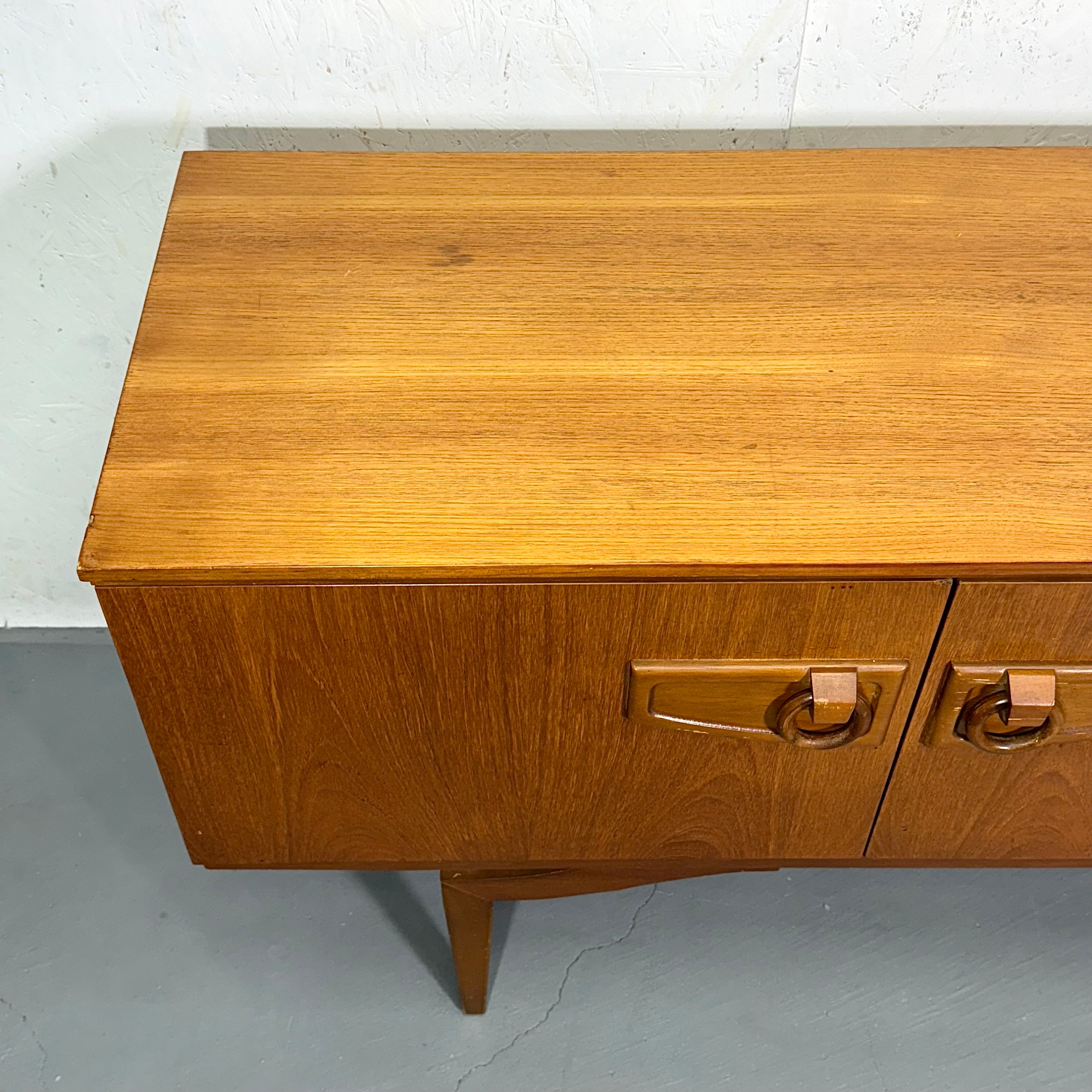 Beautility イギリス ヴィンテージ サイドボード (302)