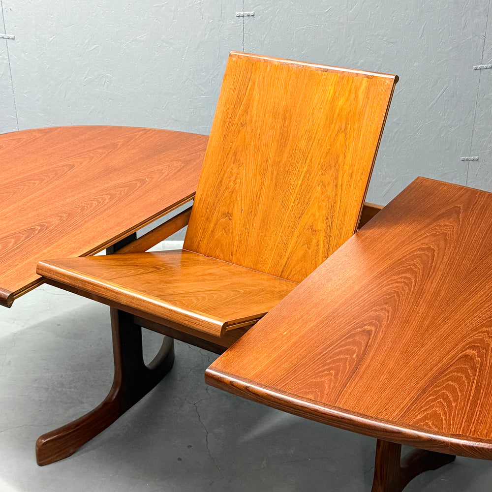 
                      
                        G-PLAN(ジープラン) / WHALE TAILE OVAL TABLE ホエールレッグ オーバルダイニングテーブル (401)
                      
                    