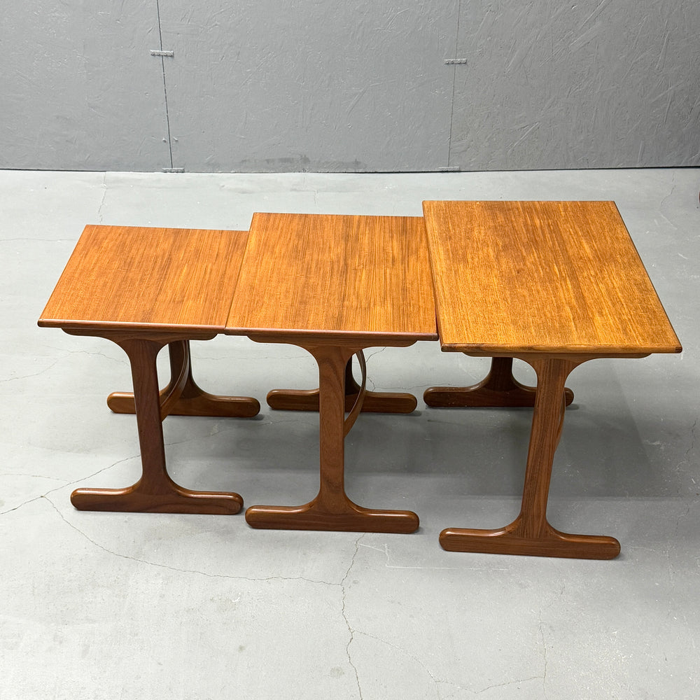 
                      
                        G-PLAN(ジープラン) / Fresco T-leg Nest table フレスコ T字脚ネストテーブル (401)
                      
                    