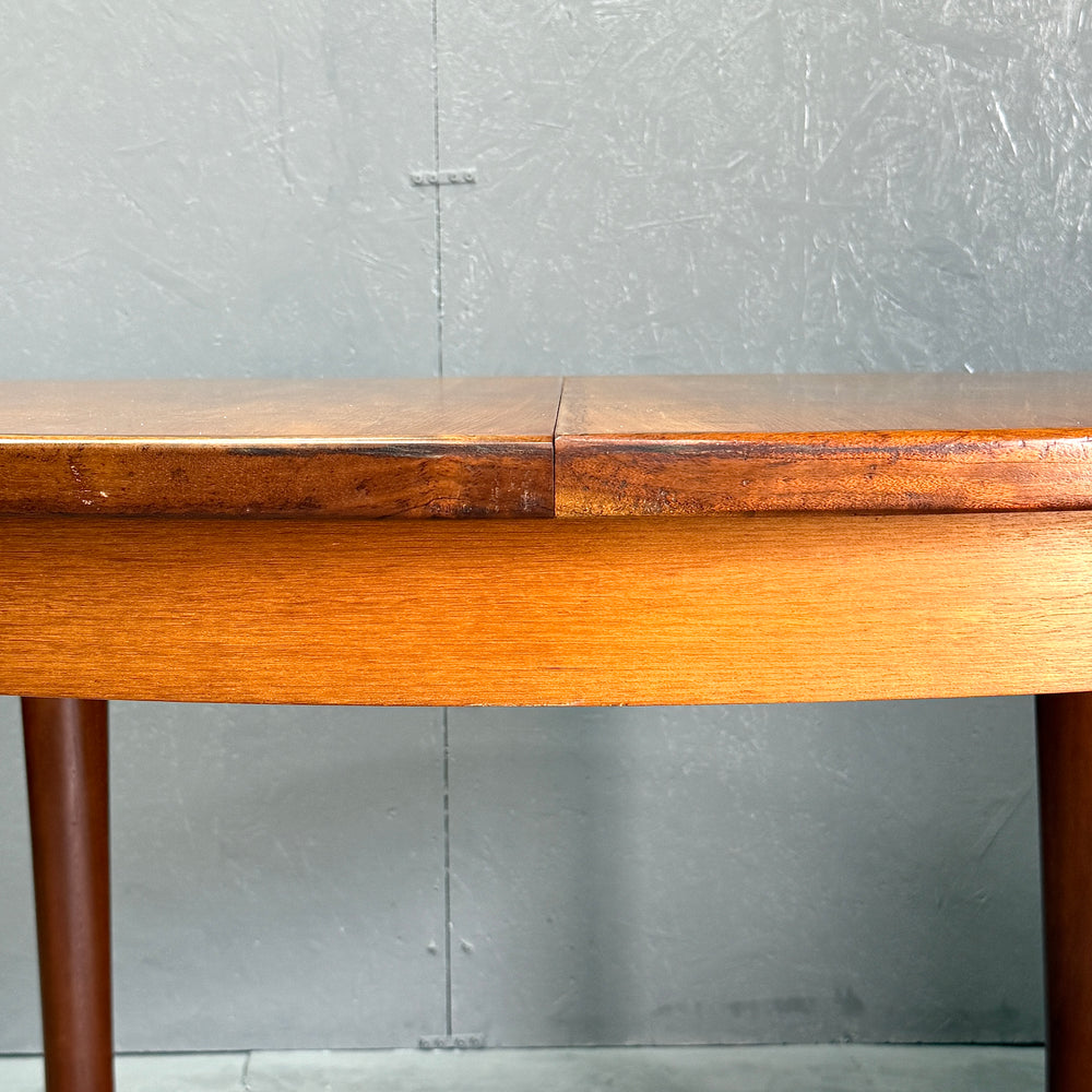 
                      
                        VINTAGE TEAK OVAL TABLE チークオーバルテーブル (401)
                      
                    