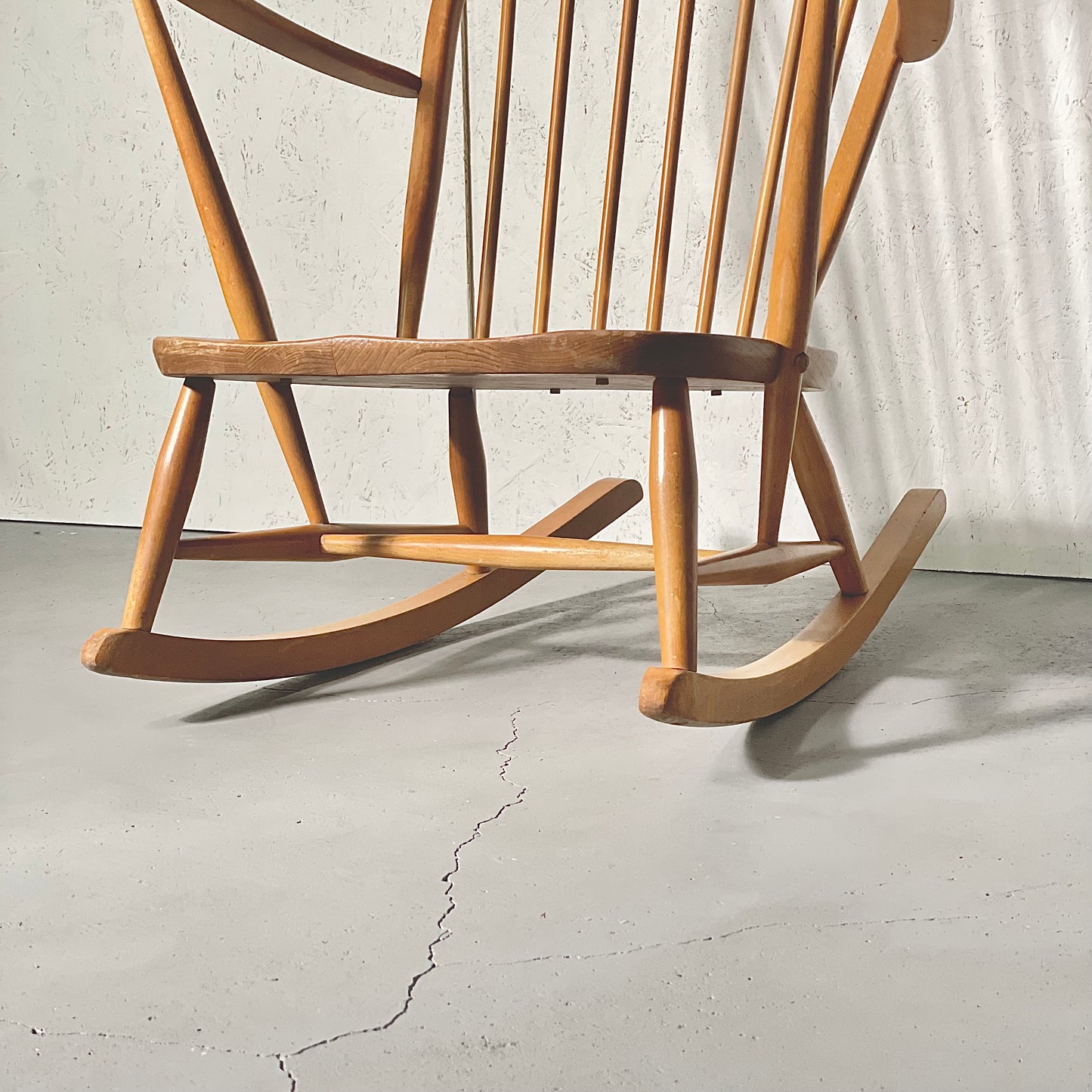 ERCOL(アーコール) GRAND MOTHERS ROCKING CHAIR / グランドマザーズロッキングチェア – NONOR  FURNITURE