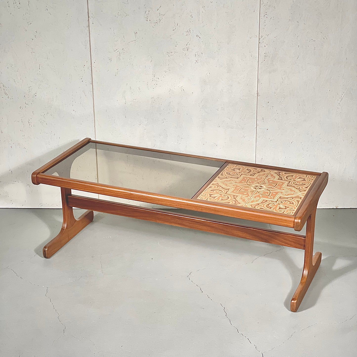 【G-PLAN】コーヒーテーブル(ゴールドスタンプ)貴重【ジープラン】 G-PLAN(ジープラン) / TILE & GLASS TOP COFFEE TABLE タイル